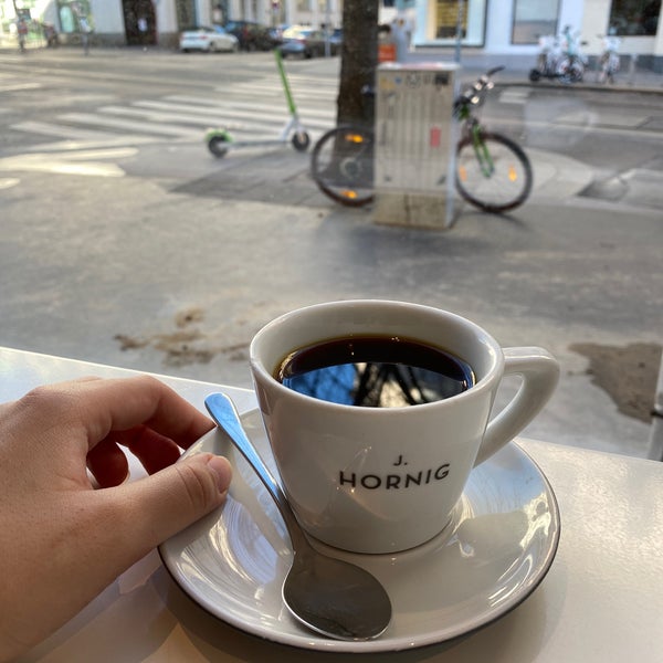 2/2/2020 tarihinde Anastasia L.ziyaretçi tarafından J. Hornig Kaffeebar'de çekilen fotoğraf