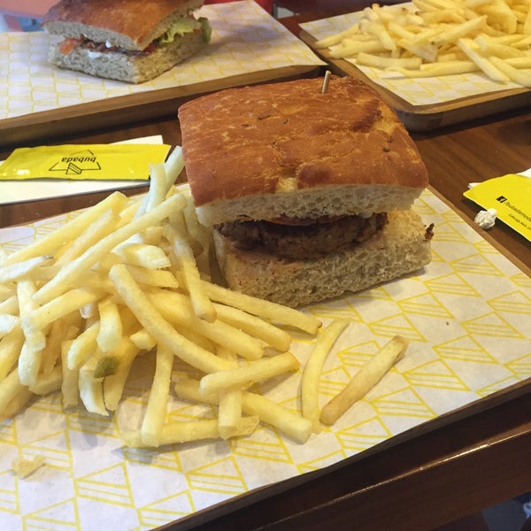 7/9/2016에 DiLem님이 Bubada Club Sandwich and Burger에서 찍은 사진