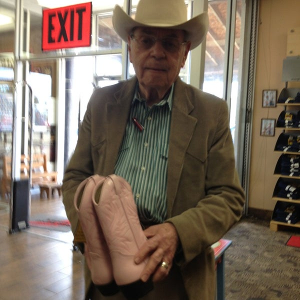 1/19/2013にEdward F.がPink&#39;s Western Wearで撮った写真