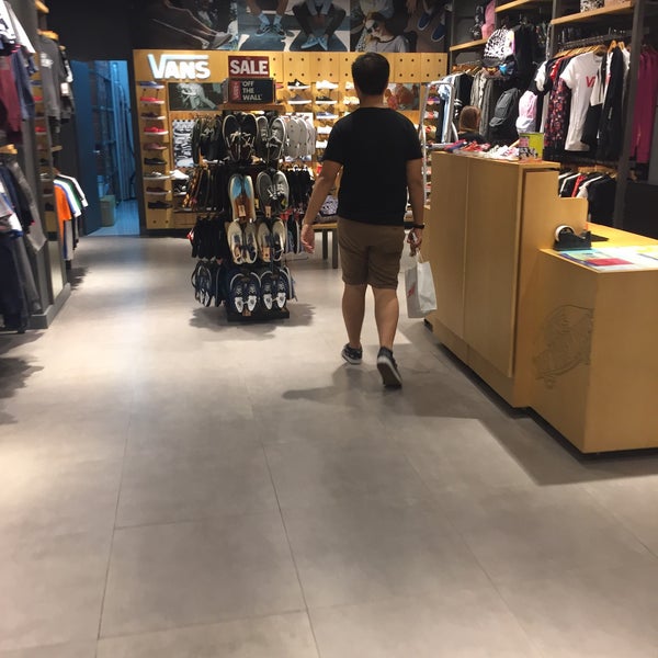 vans store in festival mall alabang