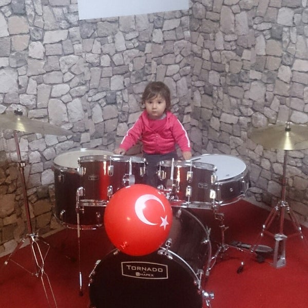 Photo taken at Etiler Müzik Okulu by Esra K. on 11/27/2014