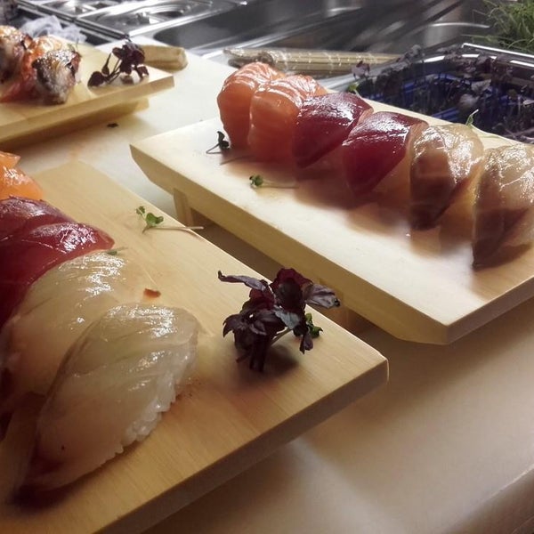 S pravom smo nazvali ovaj tanjir ,,Nigiri lepotani" :) #sushi #restaurant #delivery