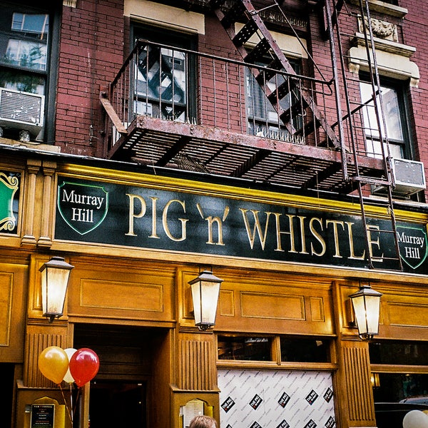 Foto tomada en Pig &#39;N&#39; Whistle  por Pig &#39;N&#39; Whistle el 10/21/2013