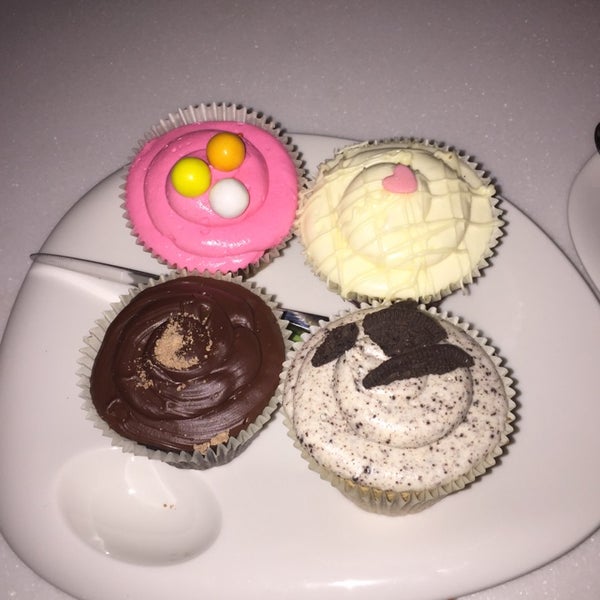 Photo taken at Haute Cupcakes by Lamia on 11/15/2014