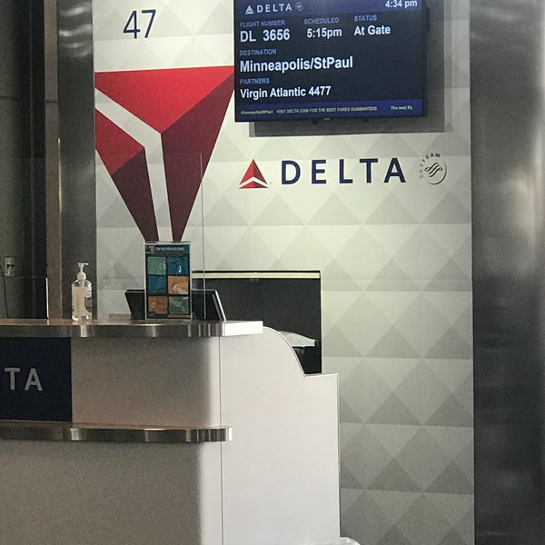 Gate B47 Puerta de embarque del aeropuerto en Newark Airport and Port Newark