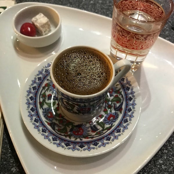 Photo taken at Robert&#39;s Coffee by Belkız (Egemen Elektronik Güvenlik) Ç. on 10/28/2017