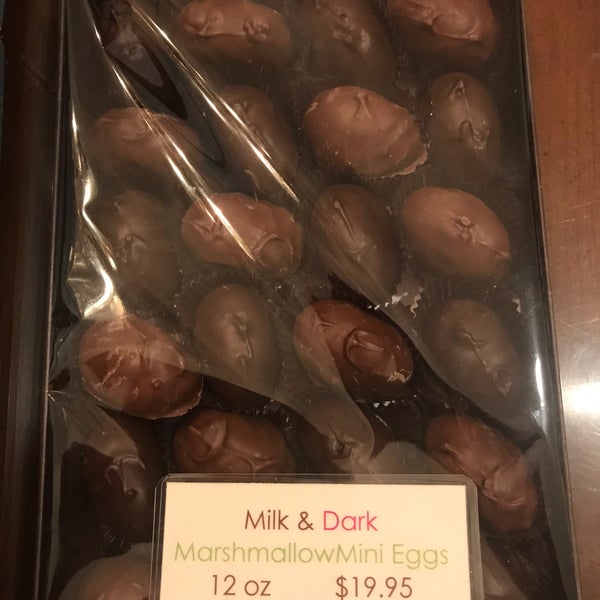 Foto diambil di Lore&#39;s Chocolates oleh Retna S. pada 4/19/2019
