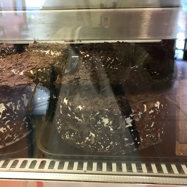 Das Foto wurde bei Swiss Haus Bakery von Retna S. am 12/1/2018 aufgenommen