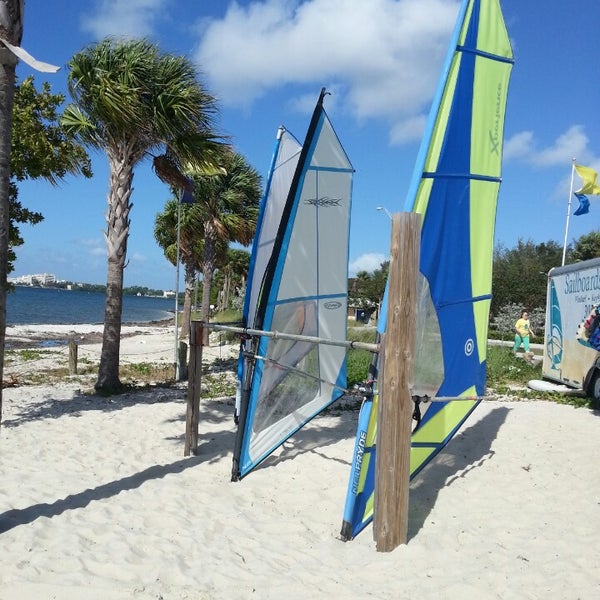 Foto tirada no(a) Sailboards Miami Water Sports por Nacho L. em 3/16/2014