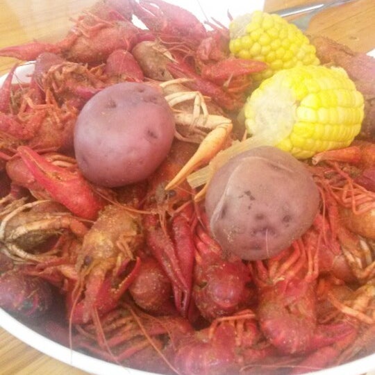 Photo taken at Floyd&#39;s Cajun Seafood - Webster by 👌Danielle G. on 5/24/2014