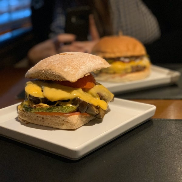 Foto tirada no(a) Paulista Burger por Yating C. em 9/28/2019