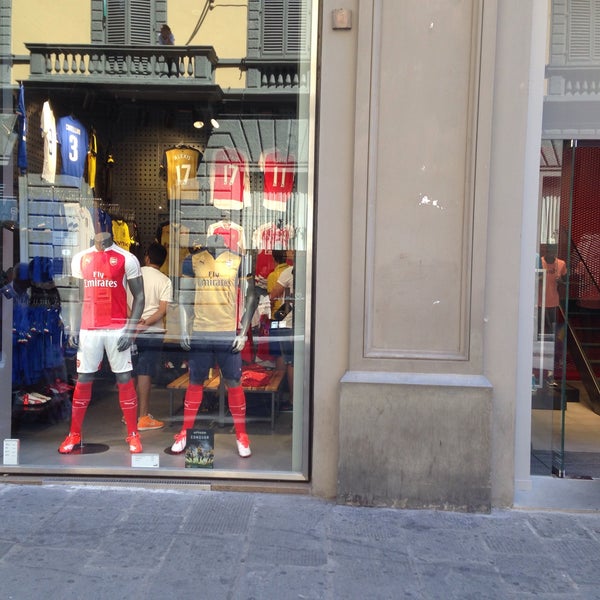 The PUMA Store Florence - Centro - 2 tips