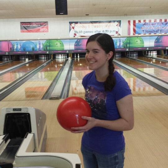 Photo taken at Elk Grove Bowl by Quentin L. on 5/10/2014