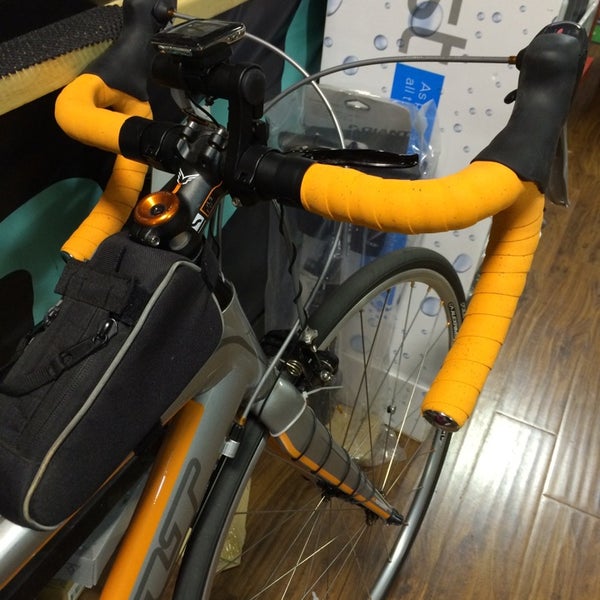 Foto scattata a Zen Bikes da Jennifer D. il 5/9/2014