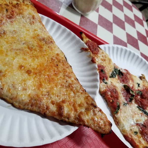 Photo taken at Mamma&#39;s Brick Oven Pizza by Jeremiah S. on 3/15/2019