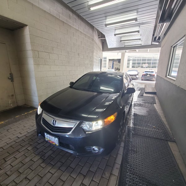 Photo taken at Chevy Chase Acura by Jeremiah S. on 9/2/2023