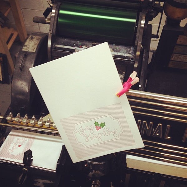 Photo prise au Dolce Press (Design &amp; Letterpress) par Alexandra S. le10/21/2013