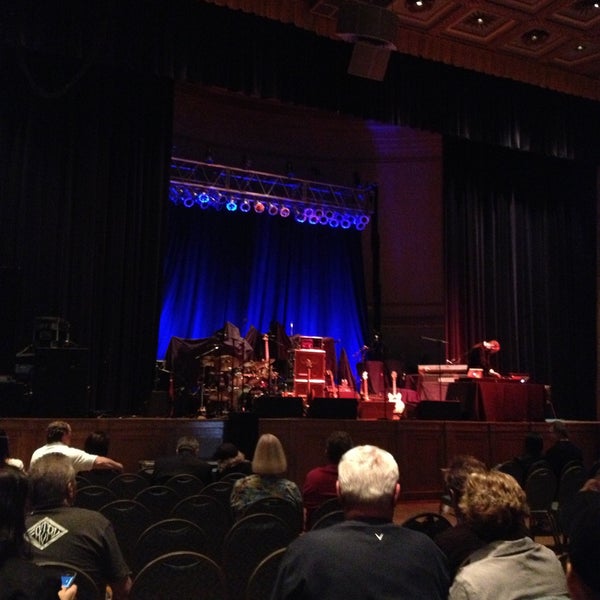 รูปภาพถ่ายที่ Nashville War Memorial Auditorium โดย Daniel D. เมื่อ 4/12/2013