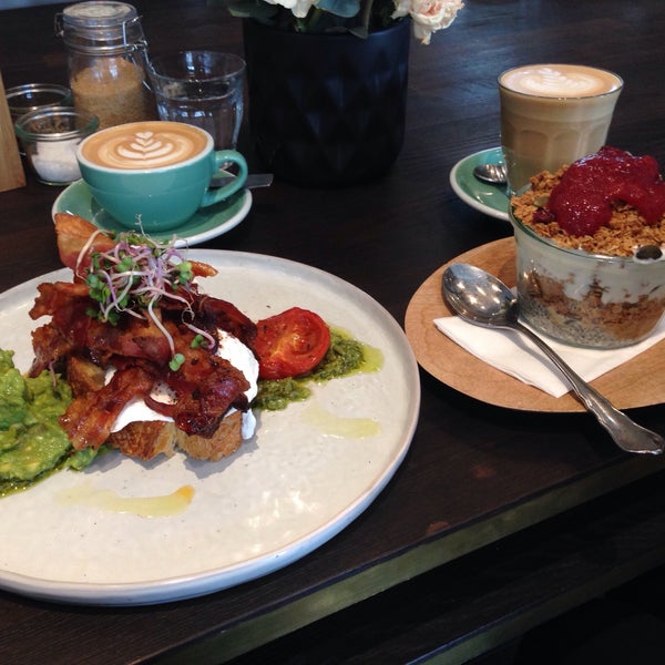 The Commonground breakfast is amazing! And the style of the place is really cool, we could spend all day here!