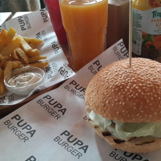 Foto scattata a Pupa Burger da Nebahat İ. il 12/12/2013