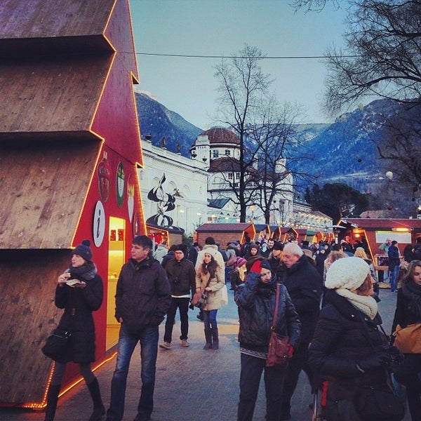 1/1/2014 tarihinde Dodo P.ziyaretçi tarafından Weihnachtsmarkt Meran / Mercatino di Natale Merano'de çekilen fotoğraf