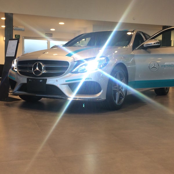 Шоу рум Mercedes Benz