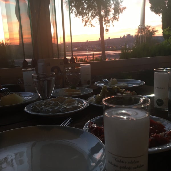 Photo taken at Bitez Yalısı Balık Restourant by Mesut D. on 8/4/2018