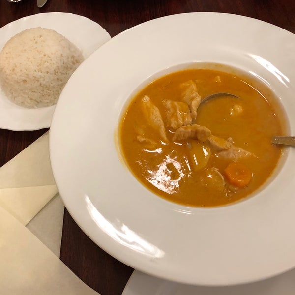 7/13/2018 tarihinde Kathy C.ziyaretçi tarafından Bangkok Thai Restaurant'de çekilen fotoğraf