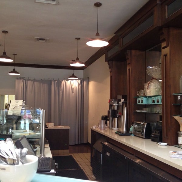 รูปภาพถ่ายที่ Neveux Artisan Creamery &amp; Espresso Bar โดย Akiko I. เมื่อ 10/24/2013