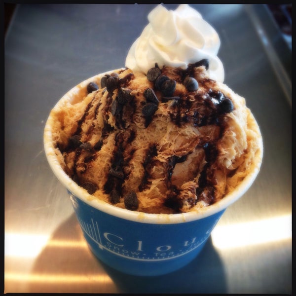 Pumpkin pie shaved snow: kick of ginger and cinnamon. A lil different from ordinary pumpkin pie - awesome! Chocolate goes well!