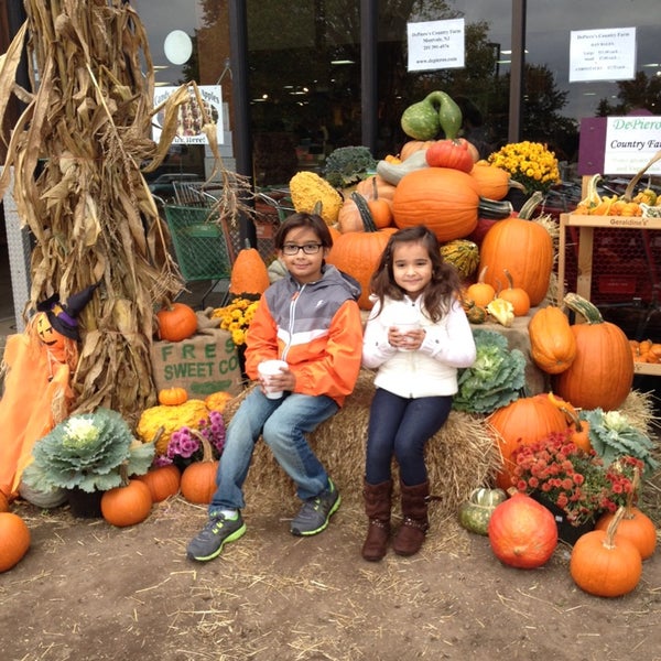 Photo taken at DePiero&#39;s Farm Stand and Greenhouses by sunsetvin on 10/13/2013