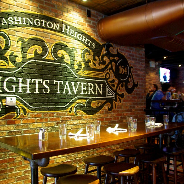 Foto tirada no(a) Heights Tavern por Heights Tavern em 10/8/2013