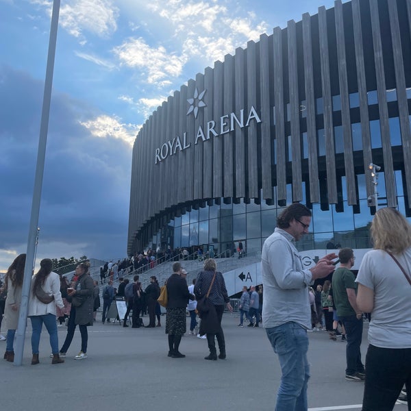 Royal arena copenhagen, denmark. Хоккейные арены в дании. Royal arena вместимость. Royal arena copenhagen. Роял арена похожие здания.