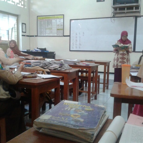 Photo prise au SMA Negeri 5 Malang par Ninaa D. le4/19/2014