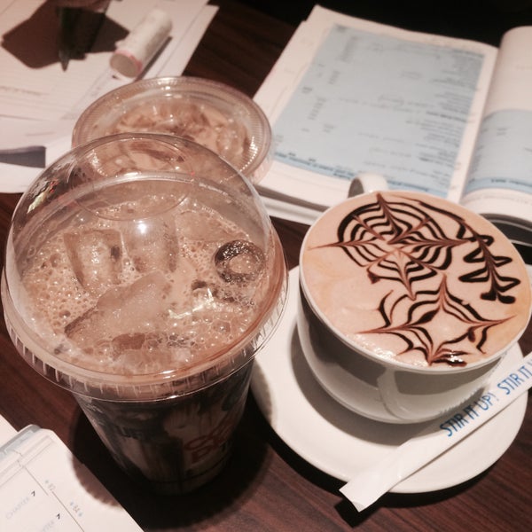 Foto tomada en Coffee Planet Malaysia  por Farah N. el 10/20/2015