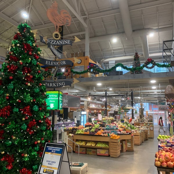 Das Foto wurde bei Covent Garden Market von derzkiy am 12/27/2021 aufgenommen