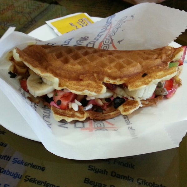 7/18/2014 tarihinde Kübra Y.ziyaretçi tarafından Boğazda Waffle'de çekilen fotoğraf