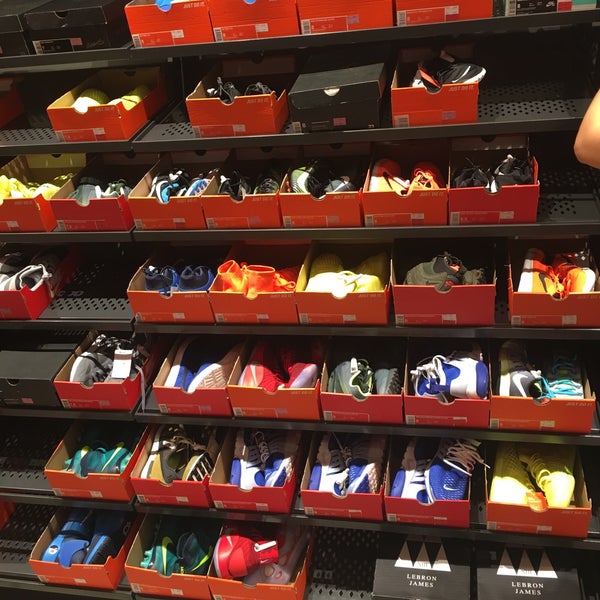 show dc nike factory