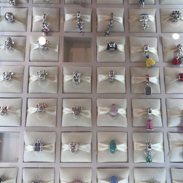 Pandora Jewelry Store in Lumphini