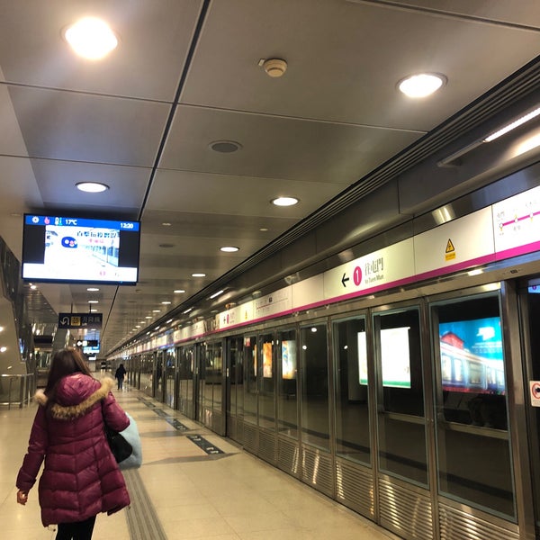 MTR Tsuen Wan West Station Estación de metro en Tsuen Wan