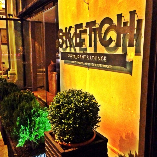 9/28/2013 tarihinde ED M.ziyaretçi tarafından SKETCH Restaurant &amp; Lounge'de çekilen fotoğraf