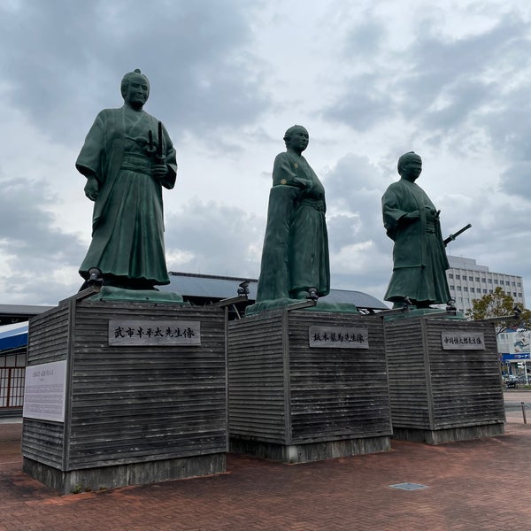 Photos At 坂本龍馬先生像 高知市 高知県 Photos At 坂本龍馬先生像 高知市 高知県