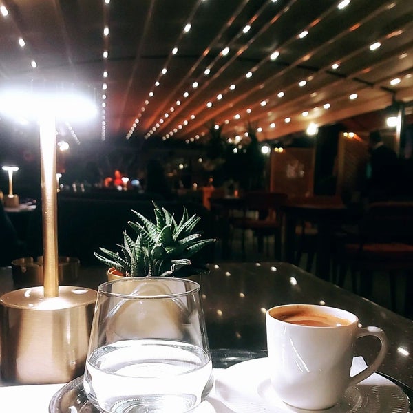 Das Foto wurde bei Yüzde Yüz Restaurant &amp; Cafe von ♛🅲🅴🆁🅴🅽♛ am 12/1/2023 aufgenommen