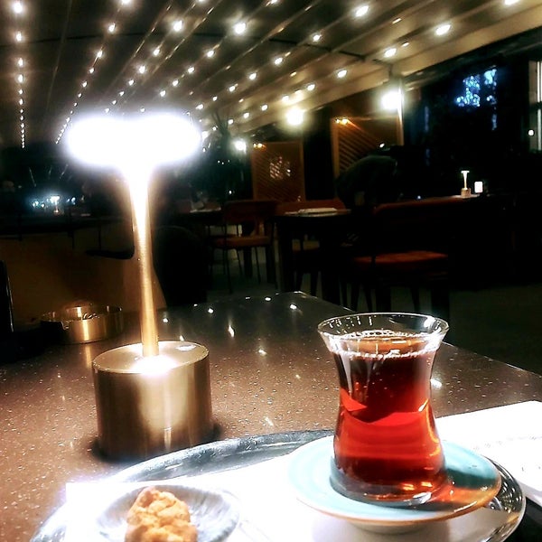 Foto diambil di Yüzde Yüz Restaurant &amp; Cafe oleh ♛🅲🅴🆁🅴🅽♛ pada 12/1/2023