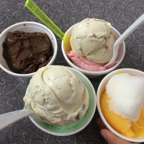 9/13/2014에 Mike P.님이 Pesso&#39;s Ices &amp; Ice Cream에서 찍은 사진