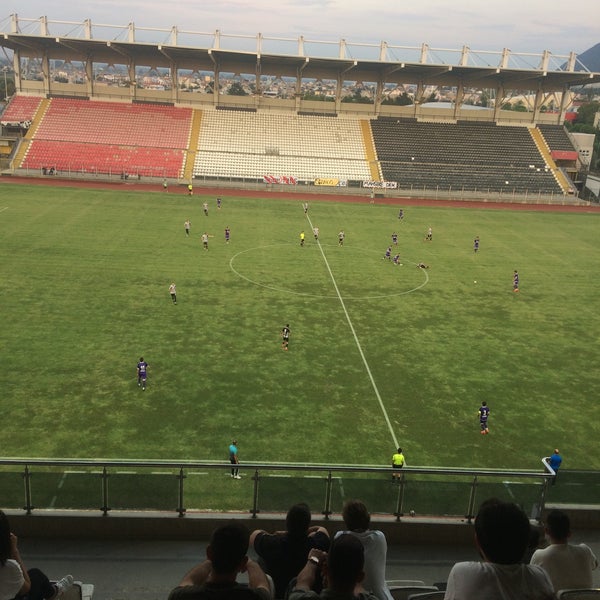 Photo taken at Manisa 19 Mayıs Stadyumu by Gurur K. on 9/8/2018