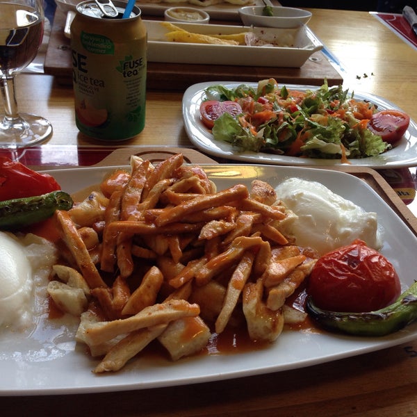 Снимок сделан в Safir Ocakbaşı ve Restaurant пользователем Fatma A. 4/5/2015