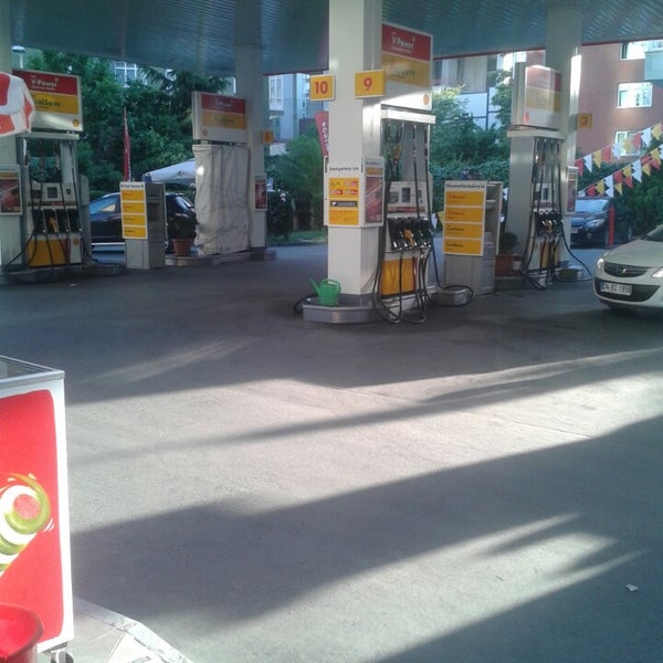 Photo taken at Shell by Ferhat A. on 5/27/2014