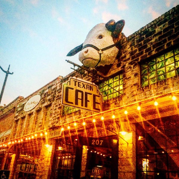 9/12/2015 tarihinde Joey M.ziyaretçi tarafından Texan Cafe &amp; Pie Shop'de çekilen fotoğraf