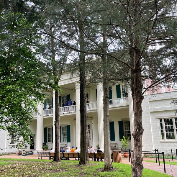 รูปภาพถ่ายที่ The Hermitage โดย Todd C. เมื่อ 5/13/2023